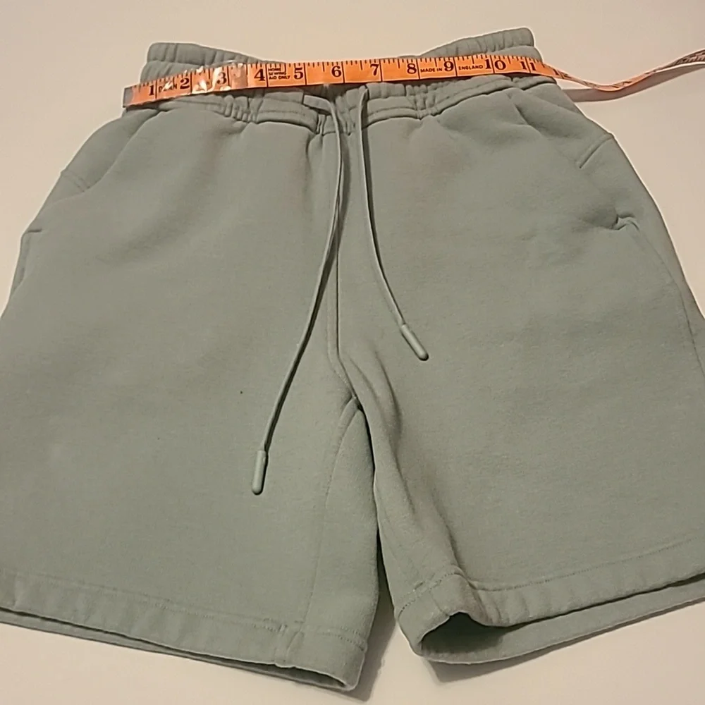 #44 Lululemon Loungeful Shorts size 0 b1352